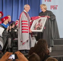 320-0709 Harvard President presents photo of John Harvard with MIT